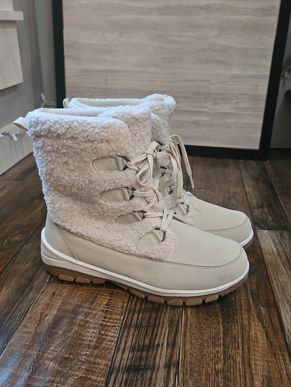 Universal Thread Women's Cream Sherpa Warm Winter Lace-Up Boots